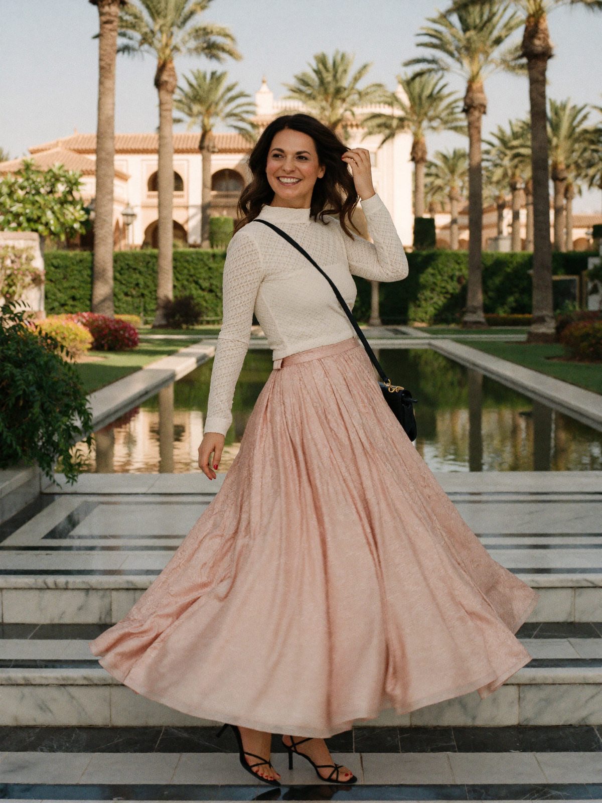Angelika in einem hellen Kleid